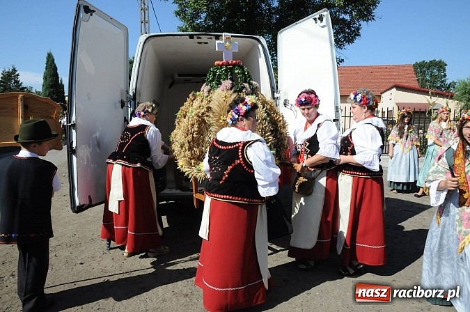 Zdjęcie w galerii na portalu naszraciborz.pl: Dożynki gminne Kuźni Raciborskiej - mała Ruda z wielkim korowodem wiadomości z regionu