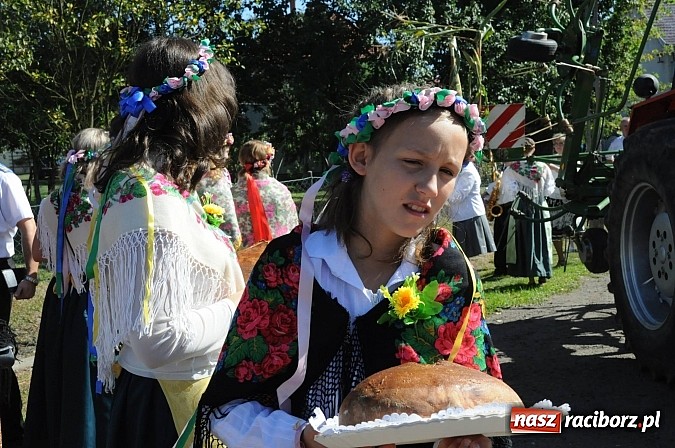 Zdjęcie w galerii na portalu naszraciborz.pl: Dożynki gminne Kuźni Raciborskiej - mała Ruda z wielkim korowodem wiadomości z regionu