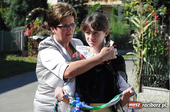 Zdjęcie w galerii na portalu naszraciborz.pl: Dożynki gminne Kuźni Raciborskiej - mała Ruda z wielkim korowodem wiadomości z regionu