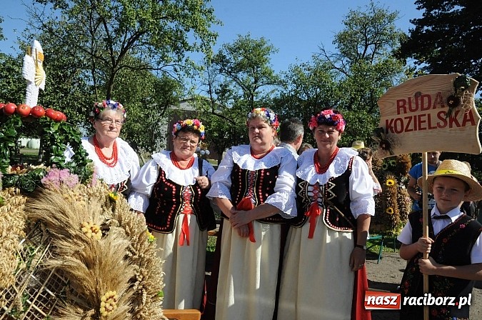 Zdjęcie w galerii na portalu naszraciborz.pl: Dożynki gminne Kuźni Raciborskiej - mała Ruda z wielkim korowodem wiadomości z regionu