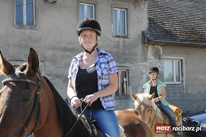 Zdjęcie w galerii na portalu naszraciborz.pl: Dożynki gminne Kuźni Raciborskiej - mała Ruda z wielkim korowodem wiadomości z regionu