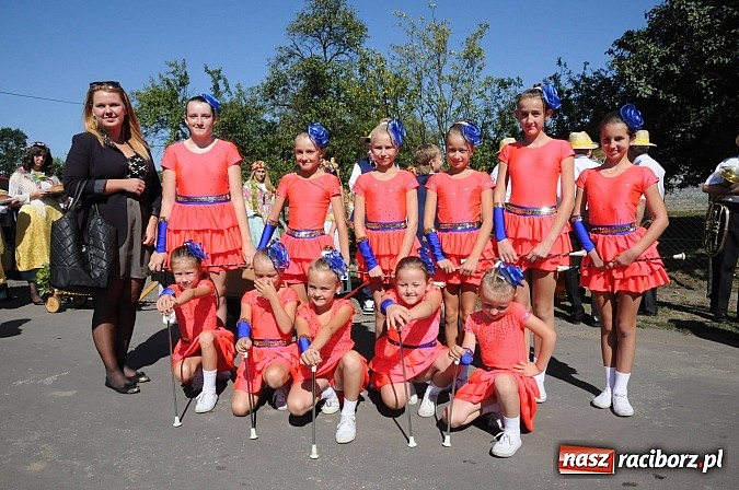 Zdjęcie w galerii na portalu naszraciborz.pl: Dożynki gminne Kuźni Raciborskiej - mała Ruda z wielkim korowodem wiadomości z regionu