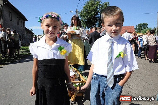 Zdjęcie w galerii na portalu naszraciborz.pl: Dożynki gminne Kuźni Raciborskiej - mała Ruda z wielkim korowodem wiadomości z regionu