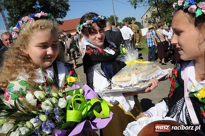 Zdjęcie w galerii na portalu naszraciborz.pl: Dożynki gminne Kuźni Raciborskiej - mała Ruda z wielkim korowodem wiadomości z regionu