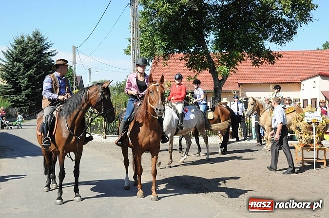 Zdjęcie w galerii na portalu naszraciborz.pl: Dożynki gminne Kuźni Raciborskiej - mała Ruda z wielkim korowodem wiadomości z regionu