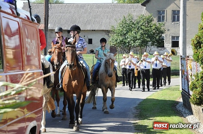Zdjęcie w galerii na portalu naszraciborz.pl: Dożynki gminne Kuźni Raciborskiej - mała Ruda z wielkim korowodem wiadomości z regionu