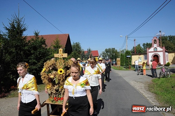 Zdjęcie w galerii na portalu naszraciborz.pl: Dożynki gminne Kuźni Raciborskiej - mała Ruda z wielkim korowodem wiadomości z regionu