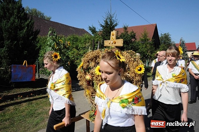 Zdjęcie w galerii na portalu naszraciborz.pl: Dożynki gminne Kuźni Raciborskiej - mała Ruda z wielkim korowodem wiadomości z regionu