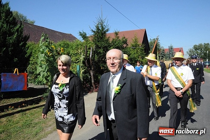 Zdjęcie w galerii na portalu naszraciborz.pl: Dożynki gminne Kuźni Raciborskiej - mała Ruda z wielkim korowodem wiadomości z regionu