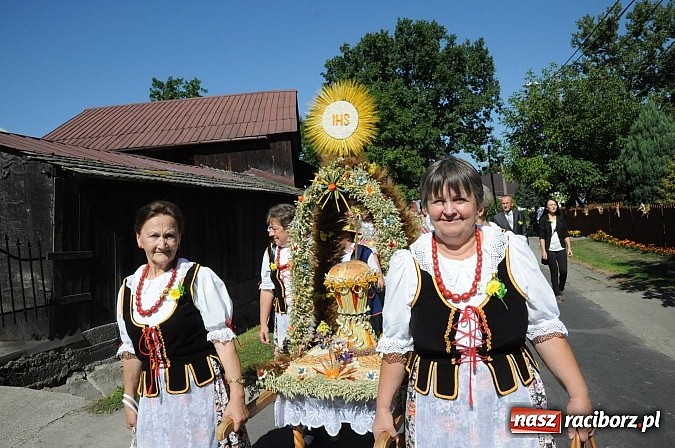 Zdjęcie w galerii na portalu naszraciborz.pl: Dożynki gminne Kuźni Raciborskiej - mała Ruda z wielkim korowodem wiadomości z regionu