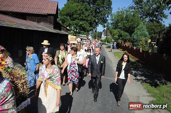 Zdjęcie w galerii na portalu naszraciborz.pl: Dożynki gminne Kuźni Raciborskiej - mała Ruda z wielkim korowodem wiadomości z regionu