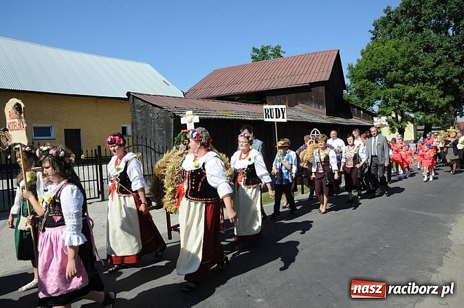 Zdjęcie w galerii na portalu naszraciborz.pl: Dożynki gminne Kuźni Raciborskiej - mała Ruda z wielkim korowodem wiadomości z regionu