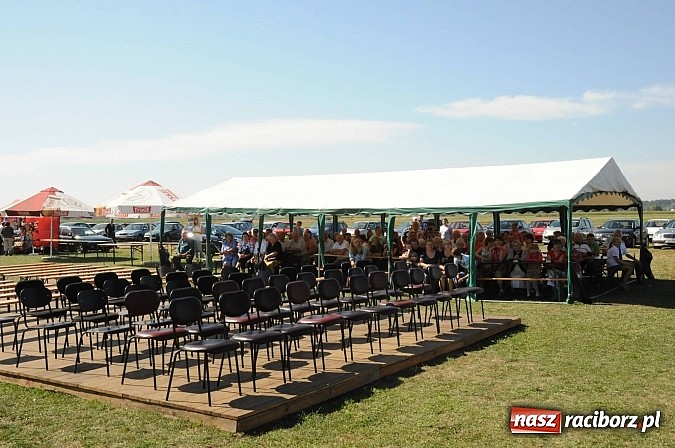 Zdjęcie w galerii na portalu naszraciborz.pl: Dożynki gminne Kuźni Raciborskiej - mała Ruda z wielkim korowodem wiadomości z regionu