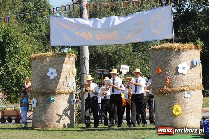 Zdjęcie w galerii na portalu naszraciborz.pl: Dożynki gminne Kuźni Raciborskiej - mała Ruda z wielkim korowodem wiadomości z regionu