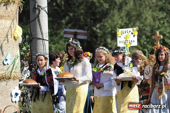 Zdjęcie w galerii na portalu naszraciborz.pl: Dożynki gminne Kuźni Raciborskiej - mała Ruda z wielkim korowodem wiadomości z regionu