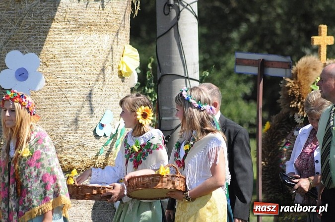 Zdjęcie w galerii na portalu naszraciborz.pl: Dożynki gminne Kuźni Raciborskiej - mała Ruda z wielkim korowodem wiadomości z regionu