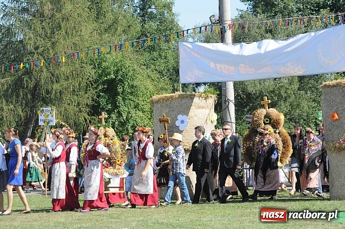 Zdjęcie w galerii na portalu naszraciborz.pl: Dożynki gminne Kuźni Raciborskiej - mała Ruda z wielkim korowodem wiadomości z regionu