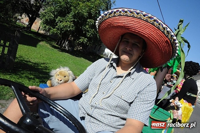 Zdjęcie w galerii na portalu naszraciborz.pl: Dożynki Gminy Krzyżanowice - gigantyczny korowód w Bolesławiu wiadomości z regionu