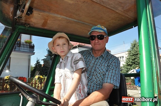 Zdjęcie w galerii na portalu naszraciborz.pl: Dożynki Gminy Krzyżanowice - gigantyczny korowód w Bolesławiu wiadomości z regionu