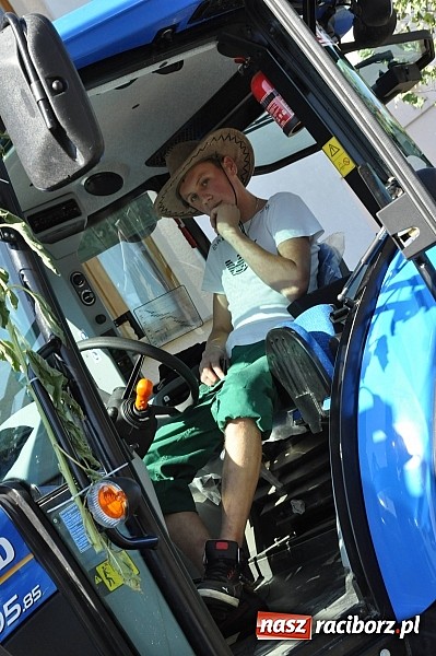 Zdjęcie w galerii na portalu naszraciborz.pl: Dożynki Gminy Krzyżanowice - gigantyczny korowód w Bolesławiu wiadomości z regionu