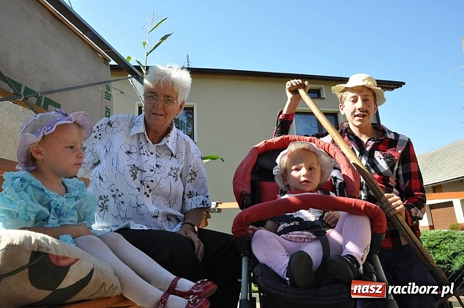Zdjęcie w galerii na portalu naszraciborz.pl: Dożynki Gminy Krzyżanowice - gigantyczny korowód w Bolesławiu wiadomości z regionu