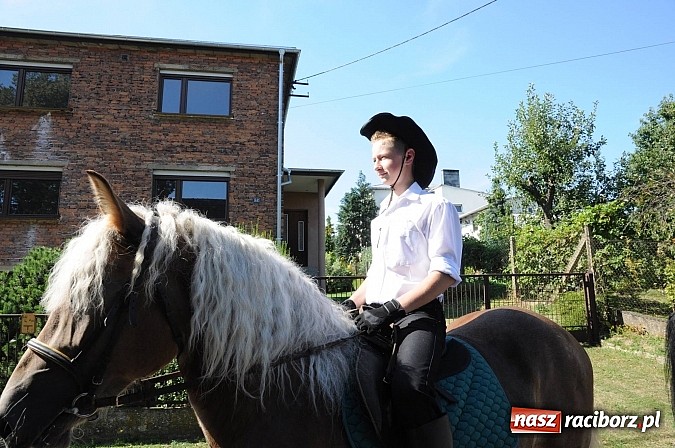 Zdjęcie w galerii na portalu naszraciborz.pl: Dożynki Gminy Krzyżanowice - gigantyczny korowód w Bolesławiu wiadomości z regionu