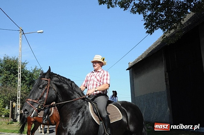 Zdjęcie w galerii na portalu naszraciborz.pl: Dożynki Gminy Krzyżanowice - gigantyczny korowód w Bolesławiu wiadomości z regionu