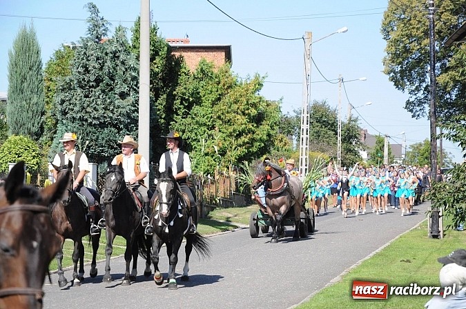 Zdjęcie w galerii na portalu naszraciborz.pl: Dożynki Gminy Krzyżanowice - gigantyczny korowód w Bolesławiu wiadomości z regionu