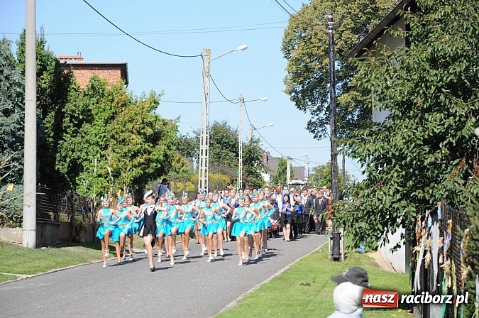 Zdjęcie w galerii na portalu naszraciborz.pl: Dożynki Gminy Krzyżanowice - gigantyczny korowód w Bolesławiu wiadomości z regionu