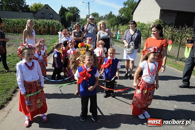 Zdjęcie w galerii na portalu naszraciborz.pl: Dożynki Gminy Krzyżanowice - gigantyczny korowód w Bolesławiu wiadomości z regionu