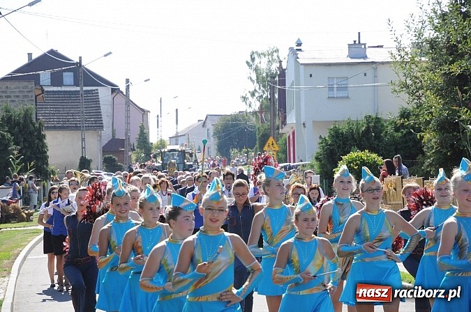 Zdjęcie w galerii na portalu naszraciborz.pl: Dożynki Gminy Krzyżanowice - gigantyczny korowód w Bolesławiu wiadomości z regionu