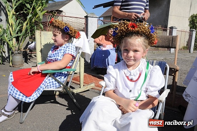Zdjęcie w galerii na portalu naszraciborz.pl: Dożynki Gminy Krzyżanowice - gigantyczny korowód w Bolesławiu wiadomości z regionu