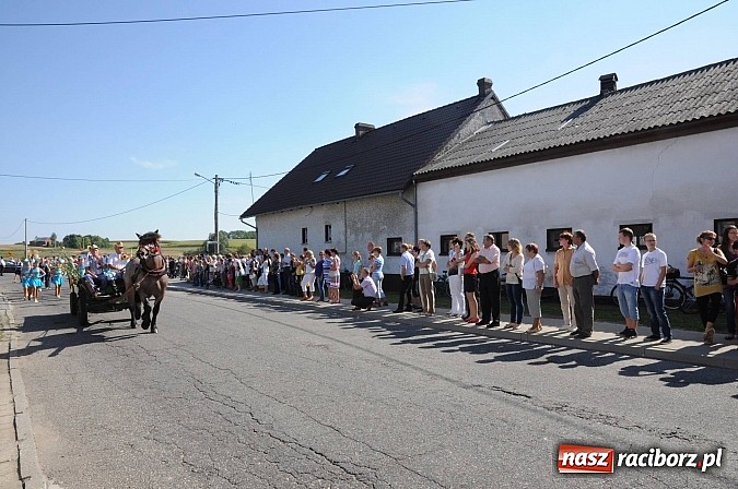 Zdjęcie w galerii na portalu naszraciborz.pl: Dożynki Gminy Krzyżanowice - gigantyczny korowód w Bolesławiu wiadomości z regionu