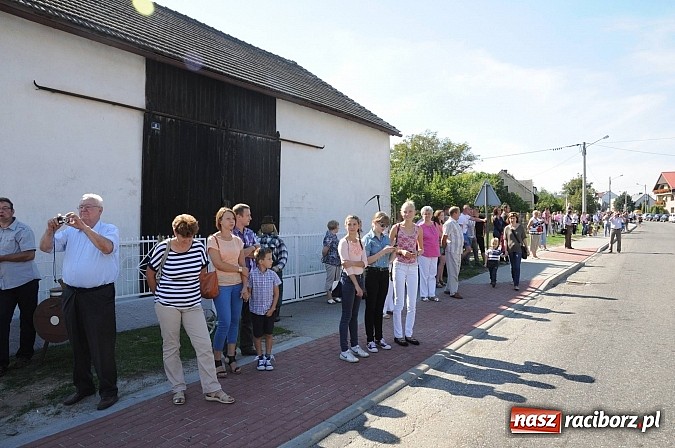 Zdjęcie w galerii na portalu naszraciborz.pl: Dożynki Gminy Krzyżanowice - gigantyczny korowód w Bolesławiu wiadomości z regionu