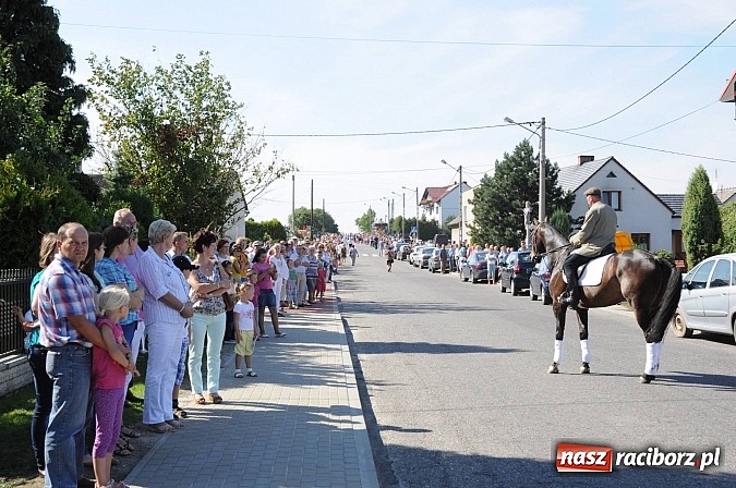 Zdjęcie w galerii na portalu naszraciborz.pl: Dożynki Gminy Krzyżanowice - gigantyczny korowód w Bolesławiu wiadomości z regionu