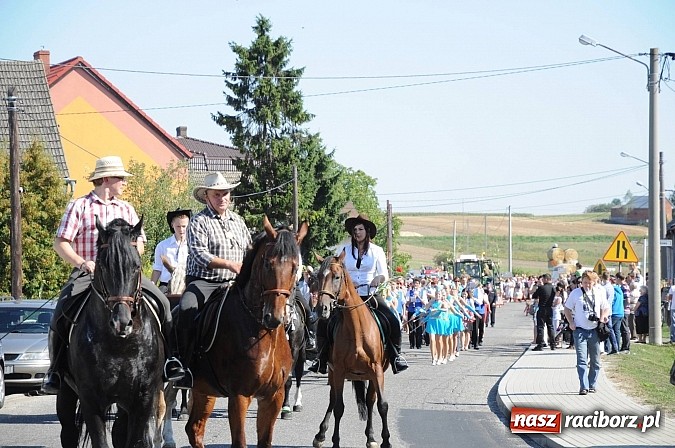 Zdjęcie w galerii na portalu naszraciborz.pl: Dożynki Gminy Krzyżanowice - gigantyczny korowód w Bolesławiu wiadomości z regionu