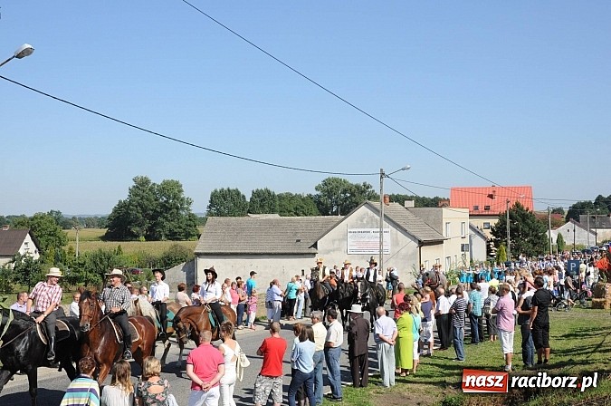 Zdjęcie w galerii na portalu naszraciborz.pl: Dożynki Gminy Krzyżanowice - gigantyczny korowód w Bolesławiu wiadomości z regionu