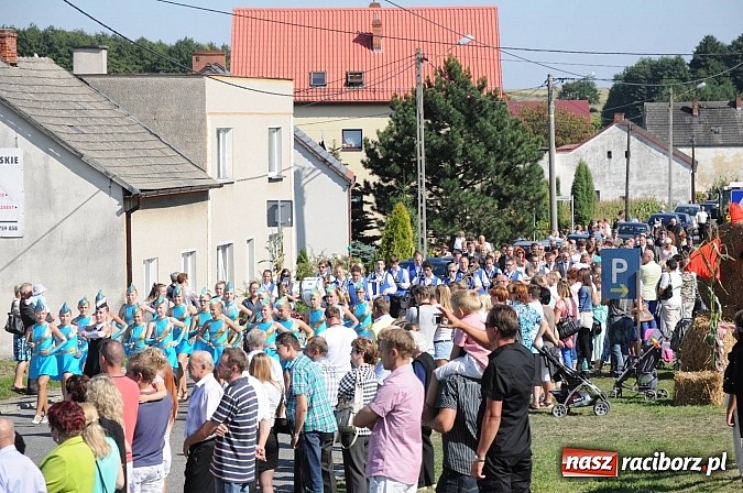 Zdjęcie w galerii na portalu naszraciborz.pl: Dożynki Gminy Krzyżanowice - gigantyczny korowód w Bolesławiu wiadomości z regionu