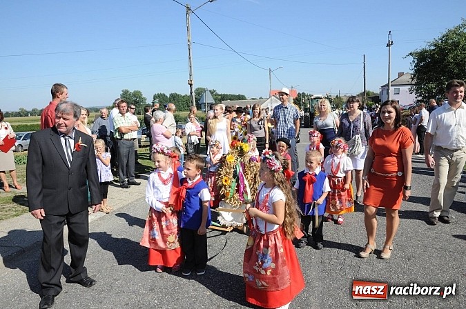 Zdjęcie w galerii na portalu naszraciborz.pl: Dożynki Gminy Krzyżanowice - gigantyczny korowód w Bolesławiu wiadomości z regionu