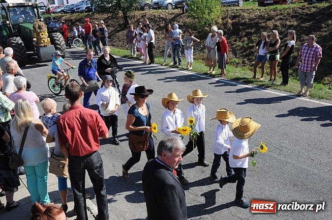 Zdjęcie w galerii na portalu naszraciborz.pl: Dożynki Gminy Krzyżanowice - gigantyczny korowód w Bolesławiu wiadomości z regionu