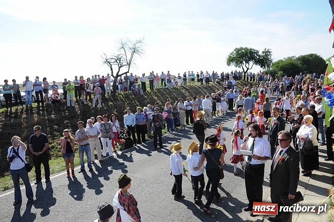 Zdjęcie w galerii na portalu naszraciborz.pl: Dożynki Gminy Krzyżanowice - gigantyczny korowód w Bolesławiu wiadomości z regionu