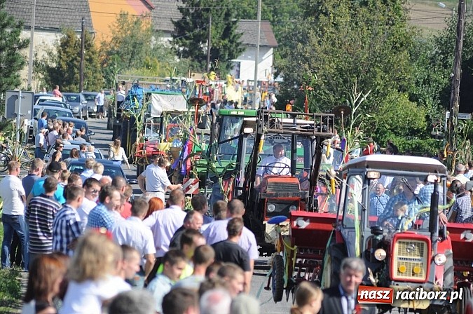 Zdjęcie w galerii na portalu naszraciborz.pl: Dożynki Gminy Krzyżanowice - gigantyczny korowód w Bolesławiu wiadomości z regionu