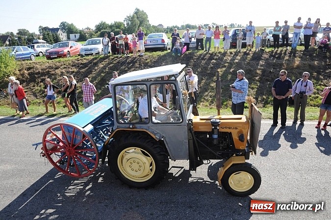 Zdjęcie w galerii na portalu naszraciborz.pl: Dożynki Gminy Krzyżanowice - gigantyczny korowód w Bolesławiu wiadomości z regionu