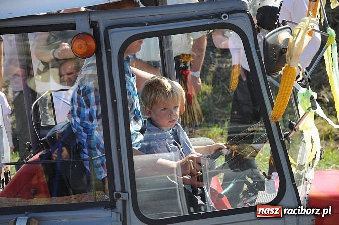 Zdjęcie w galerii na portalu naszraciborz.pl: Dożynki Gminy Krzyżanowice - gigantyczny korowód w Bolesławiu wiadomości z regionu