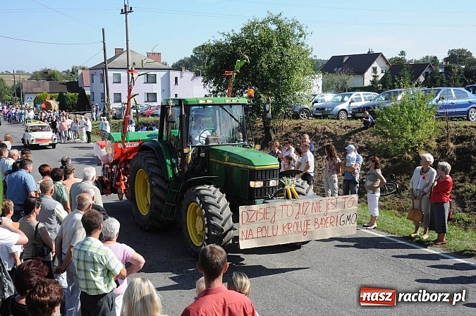 Zdjęcie w galerii na portalu naszraciborz.pl: Dożynki Gminy Krzyżanowice - gigantyczny korowód w Bolesławiu wiadomości z regionu