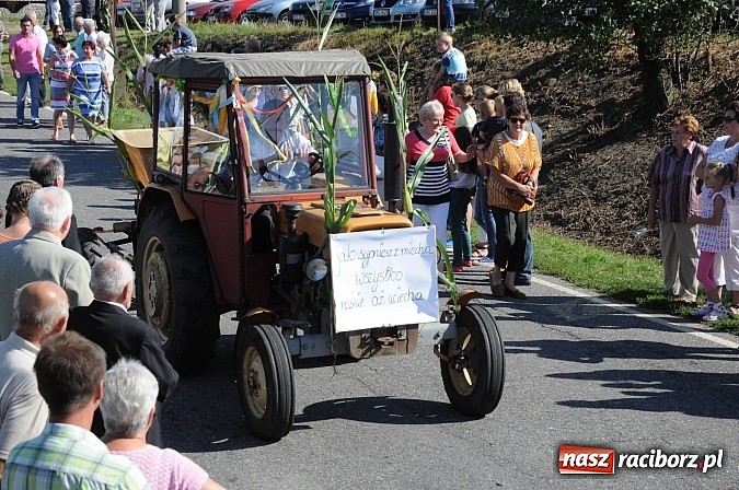 Zdjęcie w galerii na portalu naszraciborz.pl: Dożynki Gminy Krzyżanowice - gigantyczny korowód w Bolesławiu wiadomości z regionu