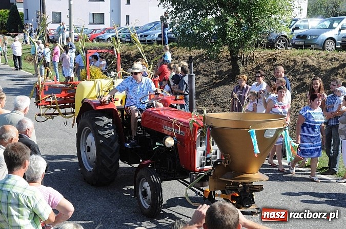 Zdjęcie w galerii na portalu naszraciborz.pl: Dożynki Gminy Krzyżanowice - gigantyczny korowód w Bolesławiu wiadomości z regionu