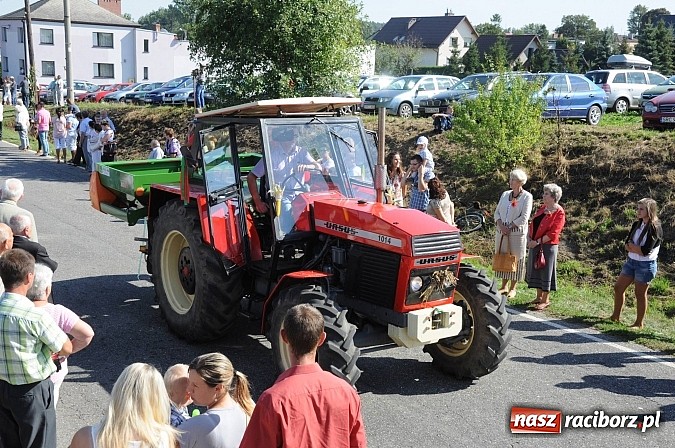 Zdjęcie w galerii na portalu naszraciborz.pl: Dożynki Gminy Krzyżanowice - gigantyczny korowód w Bolesławiu wiadomości z regionu