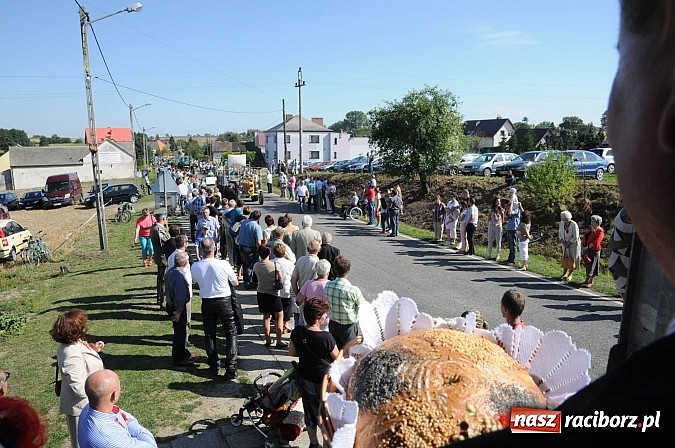 Zdjęcie w galerii na portalu naszraciborz.pl: Dożynki Gminy Krzyżanowice - gigantyczny korowód w Bolesławiu wiadomości z regionu