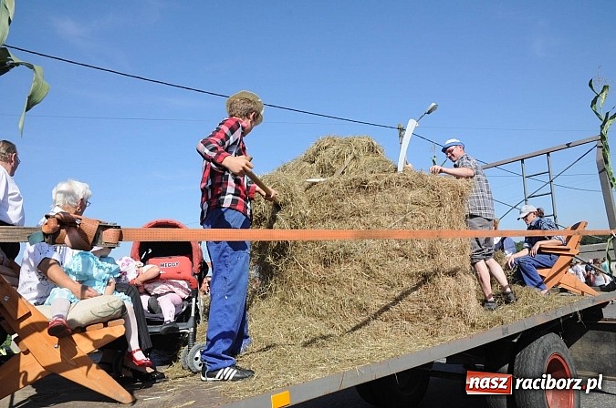 Zdjęcie w galerii na portalu naszraciborz.pl: Dożynki Gminy Krzyżanowice - gigantyczny korowód w Bolesławiu wiadomości z regionu